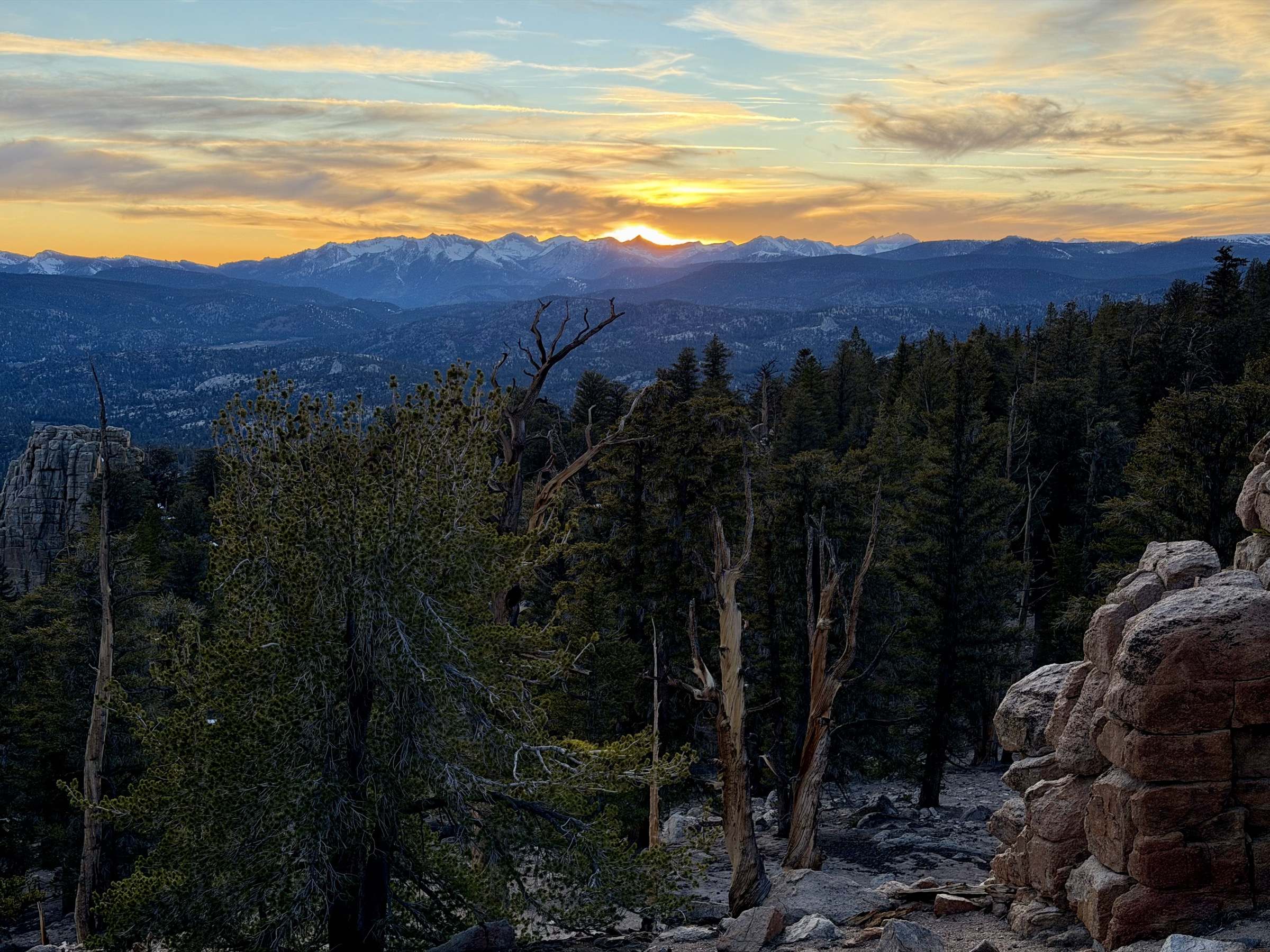 Sun setting over distant Kings Canyon, Florence Peak centered on the horizon